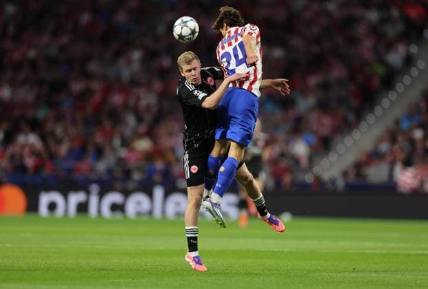 30.09.2025, Fussball UEFA Champions League, Atletico Madrid - Eintracht Frankfurt, v.l., Jonathan Burkardt (Eintracht Frankfurt), Robin Le Normand (Atletico Madrid) DFL DFB REGULATIONS PROHIBIT ANY USE OF PHOTOGRAPHS AS IMAGE SEQUENCES AND OR QUASI-VIDEO. xdcx Copyright: HMBxMedia Claus