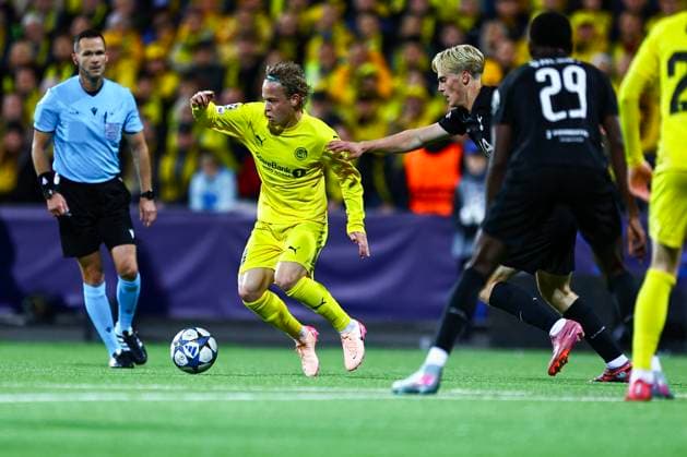 UEFA Champions League 2025 2026 Bodo Glimt Tottenham Bodo 20250930 Bodo Glimt s Sondre Auklend in a duel with Tottenham s Lucas Bergvall during the Champions League match between Bodo Glimt and Tottenham at Aspmyra Stadium Photo Mats Torbergsen NTB Bodo Norway EDITORIAL USE ONLY RESTRICTED USE FOR BETTING COMPANIES  Copyright: xMatsxTorbergsenx xNTBx