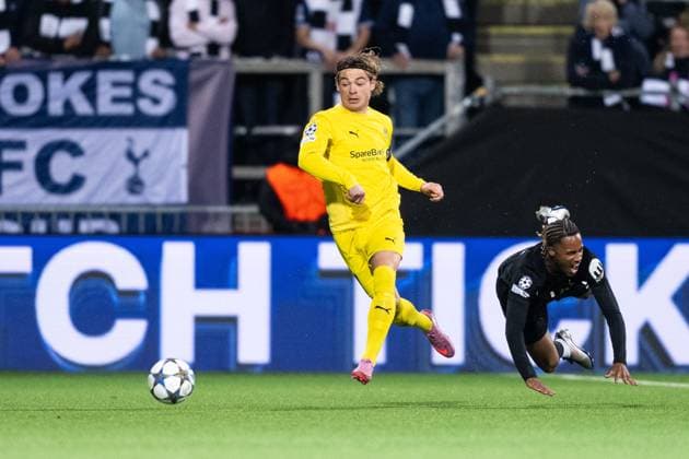 250930 Patrick Berg of Bodo Glimt and Wilson Odobert of Tottenham Hotspur during the UEFA Champions League football match between Bodo Glimt and Tottenham on September 30, 2025 in Bodo. Photo: Marius Simensen BILDBYRAN COP 238 MM0044 bbeng football fotball fotboll soccer uefa champions league mesterligaen bodo glimt tottenham hotspur spurs Copyright: MARIUSxSIMENSEN BB250930BB818