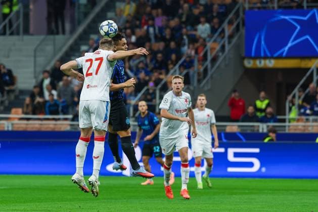 FC Internazionale vs SK Slavia Praha - UEFA Champions League 2025 26 League Phase - Matchday2 - 30 09 2025 Lautaro Martinez of FC Internazionale competes for the ball with Tomas Vlcek of SK Slavia Praha during UEFA Champions League 2025 26 League Phase - Matchday2 football match between FC Internazionale and SK Slavia Praha at San Siro Stadium Copyright: xBEAUTIFULxSPORTS Carabellix