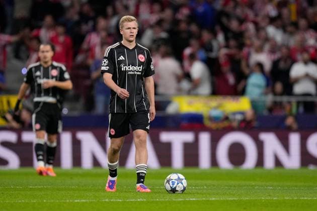 30.09.2025, xjhx, Fussball UEFA Champions League, Atletico Madrid - Eintracht Frankfurt v.l. Jonathan Jonny Burkardt (Eintracht Frankfurt) (UEFA REGULATIONS PROHIBIT ANY USE OF PHOTOGRAPHS as IMAGE SEQUENCES and or QUASI-VIDEO) Madrid