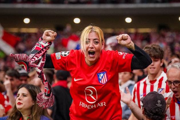 UEFA Champions League 2025 26, 2. Spieltag - Atletico Madrid vs Eintracht Frankfurt - Riyadh Air Metropolitano (Madrid, Spanien): Tor und Torjubel zum 1:0 durch Giacomo Raspadori (Atletico Madrid, 22) Freude, Emotionen, Jubel bei den Fans. Copyright: xJOERANxSTEINSIEKx