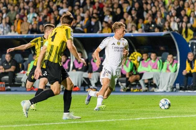 KAZAKHSTAN, ALMATY - SEPTEMBER 30, 2025: FC Kairat™s Alexander Martynovich (L front) and Real Madrid™s Dean Huijsen (R) in a 2025-26 UEFA Champions League League Phase Matchday 2 football match between FC Kairat and Real Madrid at Central Stadium 2025-26 UEFA Champions League: FC Kairat 0 - 5 Real Madrid  - ZUMAt113 20250930_zaa_t113_464 Copyright: xAlikhanxSariyevx