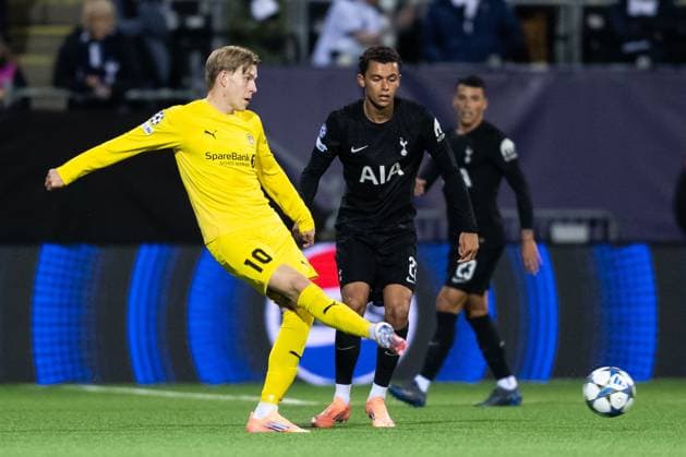 250930 Jens Petter Hauge of Bodo Glimt and Brennan Johnson of Tottenham Hotspur during the UEFA Champions League football match between Bodo Glimt and Tottenham on September 30, 2025 in Bodo. Photo: Marius Simensen BILDBYRAN COP 238 MM0044 bbeng football fotball fotboll soccer uefa champions league mesterligaen bodo glimt tottenham hotspur spurs Copyright: MARIUSxSIMENSEN BB250930BB864