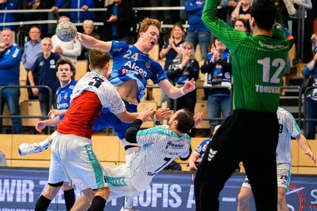 Grosswallstadt: 2.HBL - 25 26 - TV Grosswallstadt - SG BBM Bietigheim v.li. Nikola Vlahovic (Bietigheim), Ben Connar Battermann (TV Grosswallstadt), Dominik Claus (Bietigheim), Torhueter Martin Tomovski (Bietigheim) Elsenfeld Untermainhalle Bayern Deutschland