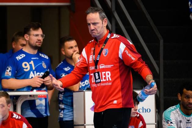 Grosswallstadt: 2.HBL - 25 26 - TV Grosswallstadt - SG BBM Bietigheim Trainer Iker Romero (Bietigheim) unzufrieden enttäuscht enttaeuscht niedergeschlagen frustriert, Elsenfeld Untermainhalle Bayern Deutschland