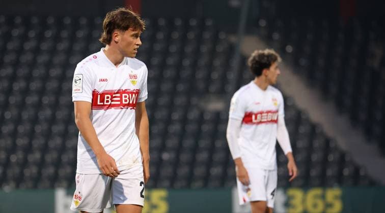 BAU 30.09.2025 Aspach Fußball VfB Stuttgart II vs. SV Wehen Wiesbaden, Christopher Olivier (VfB II) enttäuscht