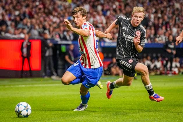 UEFA Champions League 2025 26, 2. Spieltag - Atletico Madrid vs Eintracht Frankfurt - Riyadh Air Metropolitano (Madrid, Spanien): Giuliano Simeone (Atletico Madrid, 20) Jonathan Burkardt (Eintracht Frankfurt, 9) Copyright: xJOERANxSTEINSIEKx