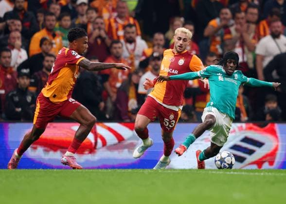 Jeremie Frimpong of Liverpool is challenged by Baris Alper Yilmaz of Galatasaray Galatasaray v Liverpool, UEFA Champions League, Group Stage, Football, RAMS Park, Istanbul, Turkey - 30 Sep 2025Istanbul RAMS Park Turkey EDITORIAL USE ONLY No use with unauthorised audio, video, data, fixture lists, club league logos or live services. Online in-match use limited to 120 images, no video emulation. No use in betting, games or single club league player publications. Copyright: xRaddadxJebarah Shutterstockx 15504034ay