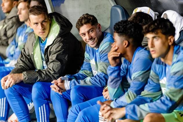 KAZAKHSTAN, ALMATY - SEPTEMBER 30, 2025: Real Madrid™s Andriy Lunin (L front) and Federico Valverde (C) before a 2025-26 UEFA Champions League League Phase Matchday 2 football match between FC Kairat and Real Madrid at Central Stadium 2025-26 UEFA Champions League: FC Kairat 0 - 5 Real Madrid  - ZUMAt113 20250930_zaa_t113_467 Copyright: xAlikhanxSariyevx