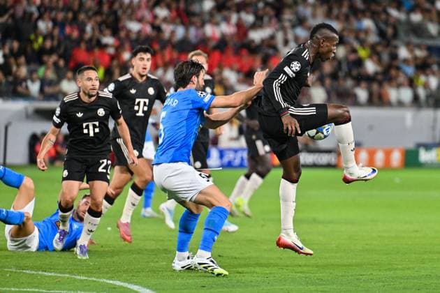UEFA Champions League; Paphos FC - FC Bayern München; 30.09.2025 im Duell David GOLDAR (Paphos FC 5) und Nicolas JACKSON (FC Bayern München 11) Zweikampf UEFA Champions League: Paphos FC - FC Bayern München; Alphamega Stadium am 30.09.2025 Copyright: xBEAUTIFULxSPORTS Goldbergx