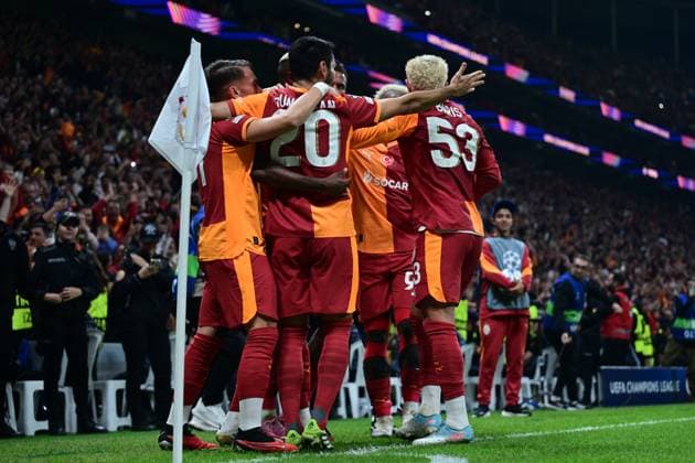 Galatasaray v Liverpool - UEFA Champions League ISTANBUL, TURKIYE - SEPTEMBER 30: Players of Galatasaray celebrate after scoring a goal during the UEFA Champions League week 2 match between Galatasaray and Liverpool at RAMS Park in Istanbul, Turkiye, on September 30, 2025. Abdulhamid Hosbas Anadolu Istanbul Turkey. Editorial use only. Please get in touch for any other usage.  Copyright: x2025xAnadoluxAbdulhamidxHosbasx