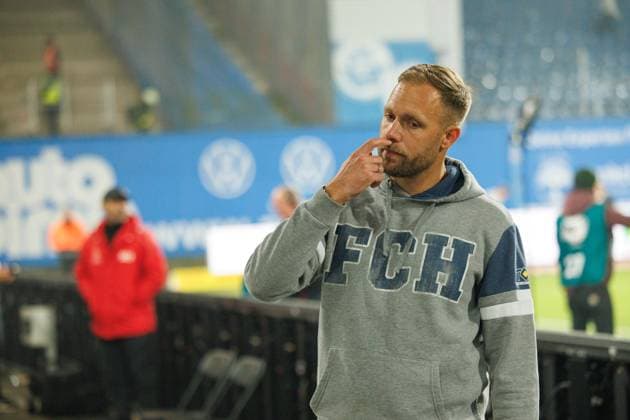 Trainer Daniel Brinkmann (Rostock) nach dem Spiel sind ist enträuscht, wütend, frustriert, sauer ; GER, FC Hansa Rostock vs. FC Energie Cottbus, Fußball, Männer, 3. Liga, 09.Spieltag, Spielzeit 2025 2026, 30.09.2025 Rostock Ostseestadion Mecklenburg - Vorpommern Deutschland