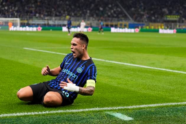 Inter Milan™s Lautaro Martinez celebrates after scoring the 1-0 goal for his team during the Uefa Champions League soccer match, between Inter and Salvia Prague at the San Siro Stadium in Milan, Italy - League phase Matchday 2 - September 30, 2025. - Soccer  Copyright: xFabioxFerrari LaPressex