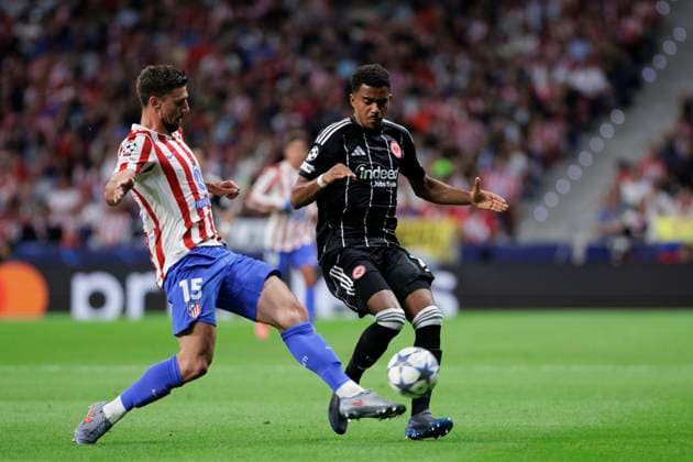 UEFA champions league - Atletico de Madrid vs Eintracht MADRID,SPAIN - 30 September: Clement Lenglet of Atletico de Madrid and Ansgar Knauff of Eintracht Frankfurt during UEFA champions league 2025 26 match between Atletico de Madrid and Eintracht at Riyadh Air Metropolitano Stadium. (Photo by Guillermo Martinez) Madrid Riyadh Air Metropolitano Stadium Spain Copyright: xGuillermoxMartinezx