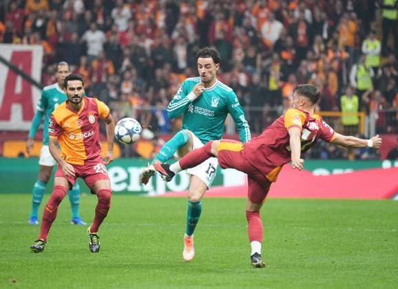 Ilkay GündoÄüan (L) Yunus Akgün (R) and Curtis Jones (C) during group phase match between Galatasaray and Liverpool in Istanbul, Turkiye, 30 September 2025. ( Copyright: DepoxPhotos 18846358