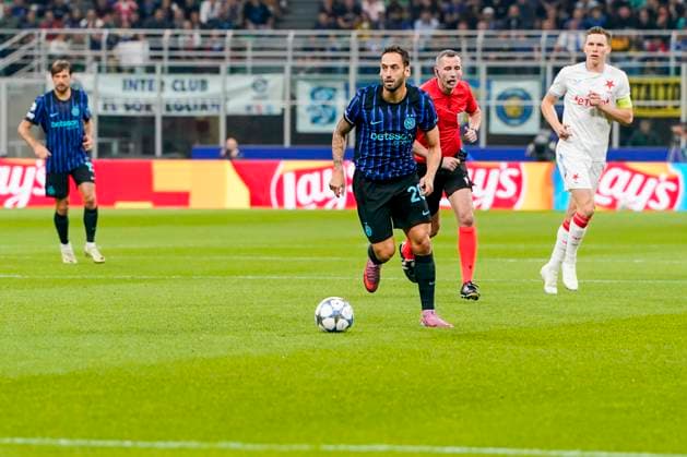 30 09 2025, Milan, Stadio Meazza, UEFA Champions League: Inter - Slavia Praga, Hakan Calhanoflu of Inter in action Milan Stadio Meazza Lombardy Italy Copyright: xJustPictures.ch JarixPestelaccix jp-en-JaPe-JP4_JAR_Inter_Praha_30Sept2025_0074