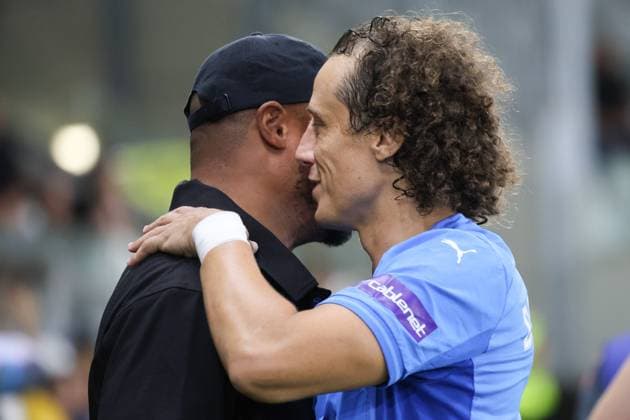Vincent Kompany begruesst Luis Diaz (Pafos 4), CYP, FC Pafos - FC Bayern Muenchen, Fussball, Champions-League, 2. Spieltag, Saison 2025 2026, 30.09.2025 CYP, FC Pafos - FC Bayern Muenchen, Fussball, Champions-League, 2. Spieltag, Saison 2025 2026, 30.09.2025 Limassol Copyright: xEibner-Pressefoto JoergxNiebergax EP_JNL