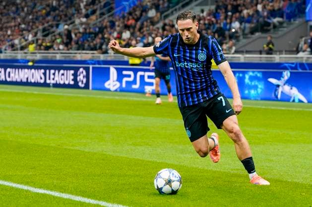 30 09 2025, Milan, Stadio Meazza, UEFA Champions League: Inter - Slavia Praga, Piotr Zielinski of Inter in action Milan Stadio Meazza Lombardy Italy Copyright: xJustPictures.ch JarixPestelaccix jp-en-JaPe-JP4_JAR_Inter_Praha_30Sept2025_0085