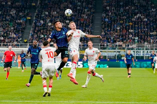 30 09 2025, Milan, Stadio Meazza, UEFA Champions League: Inter - Slavia Praga, Lautaro Martinez of Inter against David Zima of Slavia Praha Milan Stadio Meazza Lombardy Italy Copyright: xJustPictures.ch JarixPestelaccix jp-en-JaPe-JP4_JAR_Inter_Praha_30Sept2025_0163
