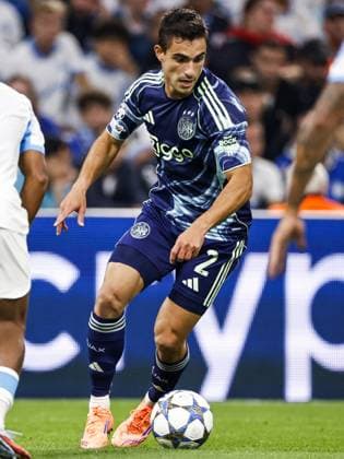MARSEILLE - Lucas Rosa of Ajax during the UEFA Champions League match between Olympique Marseille and Ajax at the Stade Velodrome on September 30, 2025, in Marseille, France. ANP MAURICE VAN STEEN xVIxANPxSportx xxANPxIVx 537974997 originalFilename: 537974997.jpg
