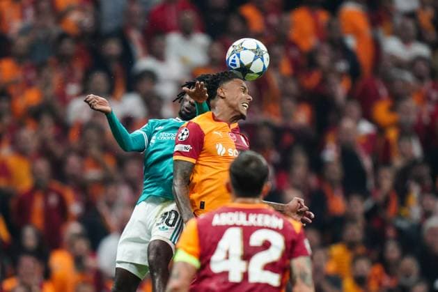Galatasaray v Liverpool - UEFA Champions League ISTANBUL, TURKIYE - SEPTEMBER 30: Ismail Jakobsof Galatasaray in action against Jeremie Frimpong of Liverpool during the UEFA Champions League week 2 match between Galatasaray and Liverpool at RAMS Park in Istanbul, Turkiye, on September 30, 2025. Hakan Akgun Anadolu Istanbul Turkey. Editorial use only. Please get in touch for any other usage.  Copyright: x2025xAnadoluxHakanxAkgunx