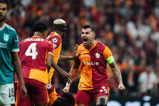 Galatasaray v Liverpool - UEFA Champions League ISTANBUL, TURKIYE - SEPTEMBER 30: Victor Osimhen (L) of Galatasaray celebrates with his teammate after scoring a goal during the UEFA Champions League week 2 match between Galatasaray and Liverpool at RAMS Park in Istanbul, Turkiye, on September 30, 2025. Hakan Akgun Anadolu Istanbul Turkey. Editorial use only. Please get in touch for any other usage.  Copyright: x2025xAnadoluxHakanxAkgunx