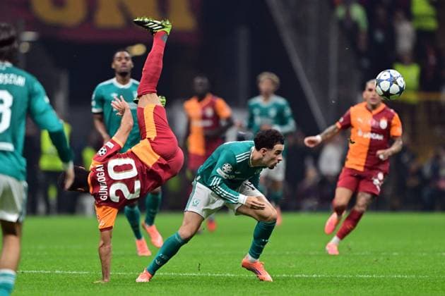 Galatasaray v Liverpool - UEFA Champions League ISTANBUL, TURKIYE - SEPTEMBER 30: Ilkay Gundogan (20) of Galatasaray in action against Curtis Jones (R) of Liverpool during the UEFA Champions League week 2 match between Galatasaray and Liverpool at RAMS Park in Istanbul, Turkiye, on September 30, 2025. Serhat Cagdas Anadolu Istanbul Turkey. Editorial use only. Please get in touch for any other usage.  Copyright: x2025xAnadoluxSerhatxCagdasx