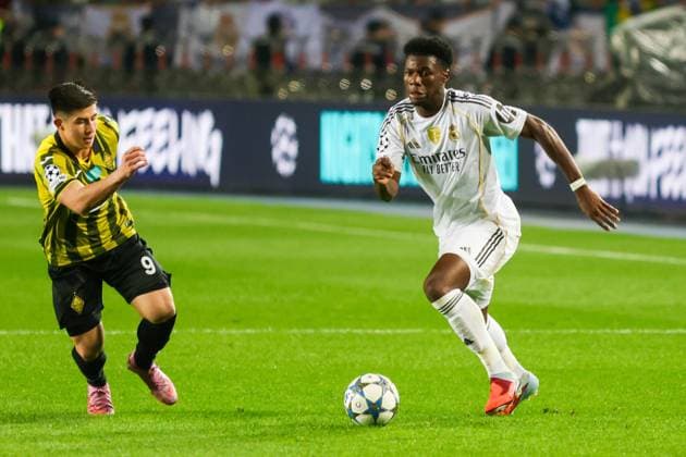 KAZAKHSTAN, ALMATY - SEPTEMBER 30, 2025: FC Kairat™s Dastan Satpayev (L) and Real Madrid™s Vinicius Junior in a 2025-26 UEFA Champions League League Phase Matchday 2 football match between FC Kairat and Real Madrid at Central Stadium 2025-26 UEFA Champions League: FC Kairat 0 - 5 Real Madrid  - ZUMAt113 20250930_zaa_t113_495 Copyright: xAlikhanxSariyevx