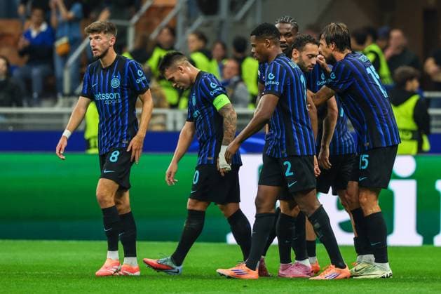 Denzel Dumfries of FC Internazionale celebrates with his team mates after scoring a goal during UEFA Champions League 2025 26 League Phase - Matchday2 football match between FC Internazionale and SK Slavia Praha at San Siro Stadium  Copyright: xFabrizioxCarabelli IPAxSportx xipa-agency.netx xx IPA_65976367 IPA_Agency_IPA65976367
