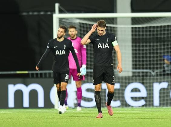 Micky van de Ven of Tottenham Hotspur reacts after conceding second goal FK Bodo Glimt v Tottenham Hotspur, UEFA Champions League, Group Stage, Football, Aspmyra Stadion, Bodo, Norway - 30 Sep 2025Bodo Aspmyra Stadion Norway EDITORIAL USE ONLY No use with unauthorised audio, video, data, fixture lists, club league logos or live services. Online in-match use limited to 120 images, no video emulation. No use in betting, games or single club league player publications. Copyright: xMichaelxZemanek Shutterstockx 15504026al