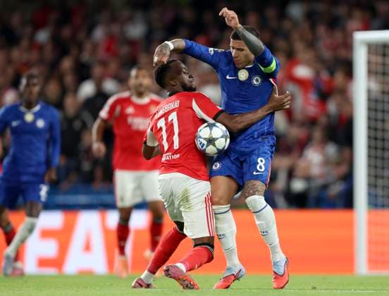 Chelsea FC v SL Benfica - UEFA Champions League 2025 26 League Phase MD2 Dodi Lukebakio of SL Benfica and Enzo Fernandez of Chelsea challenge during the UEFA Champions League 2025 26 League Phase MD2 match between Chelsea FC and SL Benfica at Stamford Bridge on September 30, 2025 in London, England. London Stamford Bridge England United Kingdom Copyright: xNigelxFrench Sportsphoto APLx 14136632