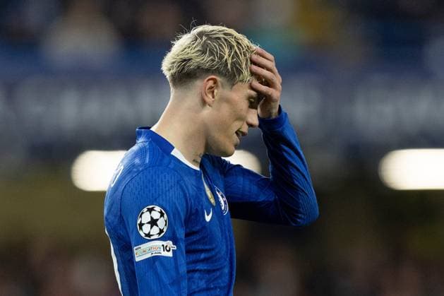 30th September 2025; Stamford Bridge, Chelsea, London, England: Champions League Football, Chelsea versus Benfica; Alejandro Garnacho of Chelsea reacts after sending a shot high into the stands  IanxStephen