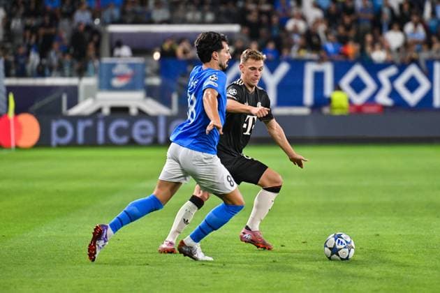 UEFA Champions League; Paphos FC - FC Bayern München; 30.09.2025 im Duell PEPE (Paphos FC 88) und Joshua KIMMICH (FC Bayern Muenchen 6) Zweikampf UEFA Champions League: Paphos FC - FC Bayern München; Alphamega Stadium am 30.09.2025 Copyright: xBEAUTIFULxSPORTS Goldbergx