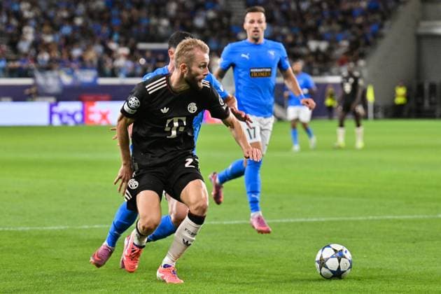 UEFA Champions League; Paphos FC - FC Bayern München; 30.09.2025 im Duell Konrad LAIMER (FC Bayern Muenchen 27) und Kostas PILEAS (Paphos FC 2) Zweikampf UEFA Champions League: Paphos FC - FC Bayern München; Alphamega Stadium am 30.09.2025 Copyright: xBEAUTIFULxSPORTS Goldbergx