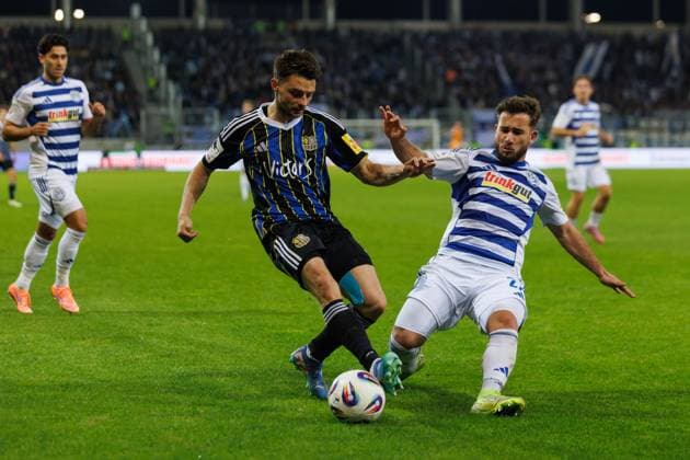 Maurice Multhaup (1. FC Saarbruecken) im Zweikampf mit Can Coskun (MSV Duisburg), 1.FC Saarbruecken vs MSV Duisburg Fussball, 3. Bundesliga, 9. Spieltag, Saison 2025 2026, 30.09.2025 DFB regulations prohibit any use of photographs as image sequences and or quasi-video. 1.FC Saarbruecken vs MSV Duisburg Fussball, 3. Bundesliga, 9. Spieltag, Saison 2025 2026, 30.09.2025 Copyright: xEibner-Pressefoto AlexanderxNeisx EP_ANS