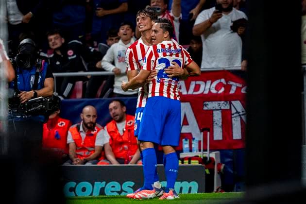 Atletico de Madrid v Eintracht Frankfurt - UEFA Champions League 2025 26 League Phase MD2 Robin Le Normand of Atletico de Madrid (L) celebrates his goal with Giacomo Raspadori of Atletico de Madrid (R) during the UEFA Champions League 2025 26 League Phase MD2 match between Atletico de Madrid and Eintracht Frankfurt at Estadio Riyadh Air Metropolitano on September 30, 2025 in Madrid, Spain. Madrid Estadio Riyadh Air Metropolitano Madrid Spain Copyright: xAlbertoxGardinx AGardin_20250930_Foot_Cha_AtlMad_EinFra_1869