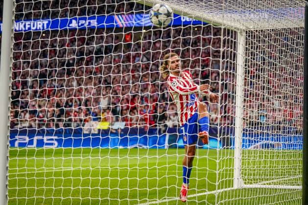 UEFA Champions League 2025 26, 2. Spieltag - Atletico Madrid vs Eintracht Frankfurt - Riyadh Air Metropolitano (Madrid, Spanien): Tor und zum 4:1 durch Antoine Griezmann (Atletico Madrid, 7) allerdings wurde der Treffer von Schiedsrichter Slavko Vincic (Slowenien) annulliert. Copyright: xJOERANxSTEINSIEKx