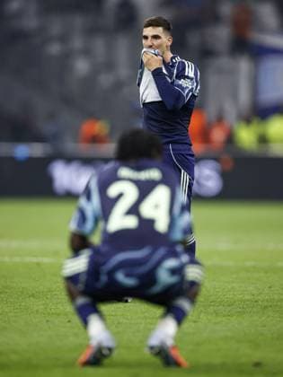 MARSEILLE - (l-r) Jorthy Mokio of Ajax, Oscar Gloukh of Ajax after the UEFA Champions League match between Olympique Marseille and Ajax at the Stade Velodrome on September 30, 2025, in Marseille, France. ANP MAURICE VAN STEEN xVIxANPxSportx xxANPxIVx 537979475 originalFilename: 537979475.jpg