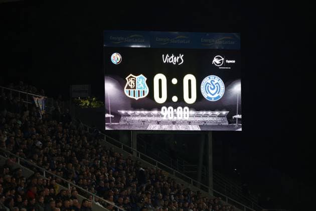 30.09.2025, Fussball, Herren, 3. Liga, Saison 2025 2026, 1. FC Saarbrücken - MSV Duisburg, Endstand, Endergebnis, Anzeigetafel, Videowall Saarbrücken Ludwigsparkstadion Saarland Deutschland (DE) Copyright: xFabianxKleerx
