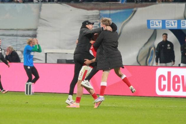 Fußball I Herren I Saison 2025-26 I 3. Liga I 9. Spieltag I F.C. Hansa Rostock - Energie Cottbus I 30.9.2025 Claus-Dieter Wollitz jubelt nach dem Sieg Rostock Ostseestadion Mecklenburg-Vorpommern Deutschland Copyright: xLobeca AndreasxKnothex