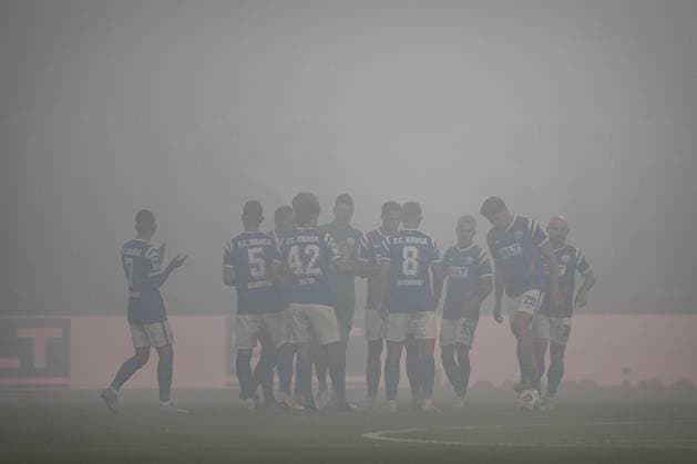 Rostock, Deutschland 30. September 2025: 3. Liga - 2025 2026 - FC Hansa Rostock vs. FC Energie Cottbus Im Bild: Die Mannschaft von Hansa Rostock im Pyronebel DFB regulations prohibit any use of photographs as image sequences and or quasi-video. Copyright: xFotostandx xVoelkerx