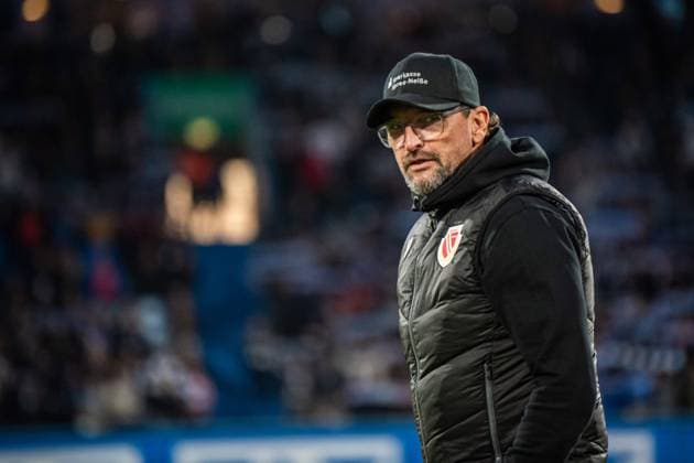 Rostock, Deutschland 30. September 2025: 3. Liga - 2025 2026 - FC Hansa Rostock vs. FC Energie Cottbus Im Bild: Trainer Claus-Dieter Wollitz (Energie Cottbus) DFB regulations prohibit any use of photographs as image sequences and or quasi-video. Copyright: xFotostandx xVoelkerx