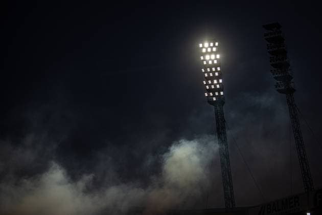 Rostock, Deutschland 30. September 2025: 3. Liga - 2025 2026 - FC Hansa Rostock vs. FC Energie Cottbus Im Bild: Flutlichtmast DFB regulations prohibit any use of photographs as image sequences and or quasi-video. Copyright: xFotostandx xVoelkerx