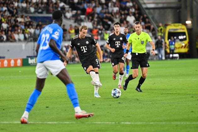 UEFA Champions League; Paphos FC - FC Bayern München; 30.09.2025 Harry KANE (FC Bayern Muenchen 9) spiel einen Pass UEFA Champions League: Paphos FC - FC Bayern München; Alphamega Stadium am 30.09.2025 Copyright: xBEAUTIFULxSPORTS Goldbergx