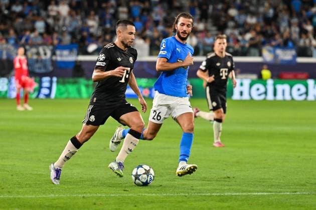 UEFA Champions League; Paphos FC - FC Bayern München; 30.09.2025 im Duell Raphael GUERREIRO (FC Bayern Muenchen 22) und Ivan SUNJIC (Paphos FC 26) Zweikampf UEFA Champions League: Paphos FC - FC Bayern München; Alphamega Stadium am 30.09.2025 Copyright: xBEAUTIFULxSPORTS Goldbergx