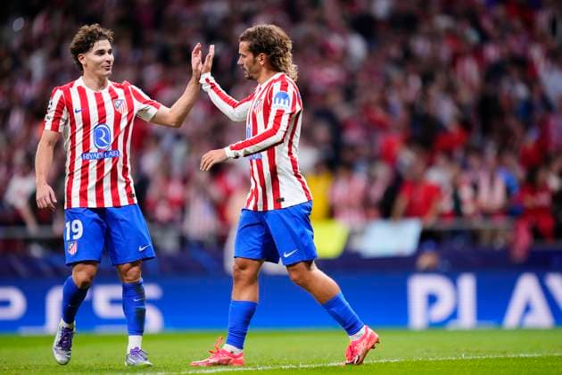 Atletico de Madrid v Eintracht Frankfurt - UEFA Champions League 2025 26 League Phase MD2 Antoine Griezmann second striker of Atletico de Madrid and France celebrates with Julian Alvarez after scoring his sides second goal, more later was disallowed, during the UEFA Champions League 2025 26 League Phase MD2 match between Atletico de Madrid and Eintracht Frankfurt at Estadio Metropolitano on September 30, 2025 in Madrid, Spain. Madrid Spain  Copyright: xJosexBretonx originalFilename:bretonhernandez-atletico250930_npH1q.jpg