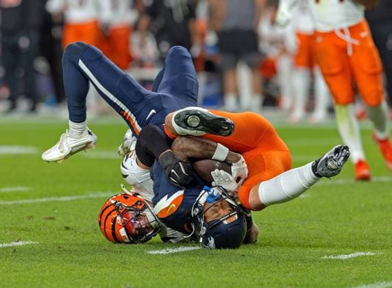 September 30, 2025, Denver, Colorado, USA: Broncos WR TROY FRANKLIN gets tackled hard by a Bengal Defender during the 2nd Half at Empower Field at Mile High Monday night. Broncos beat the Bengals 28-3. Denver USA - ZUMAav4_ 20250930_zaf_av4_014 Copyright: xHectorxAcevedox
