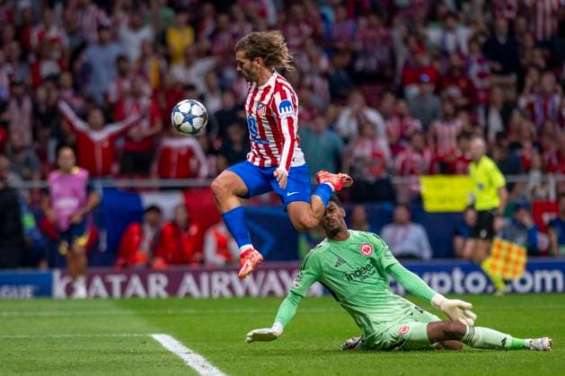 October 1, 2025, Madrid, Madrid, Spain: ANTOINE GRIEZMANN of ATLETICO DE MADRID in action kicks the ball during the UEFA Champions League soccer match.ATLETICO DE MADRID - EINTRACHT FRANKFURT, held on September 30, 2025, at the Riad Air Metropolitano, Madrid, Spain. Madrid Spain - ZUMAc312 20251001_zsp_c312_116 Copyright: xOscarxManuelxSanchezx