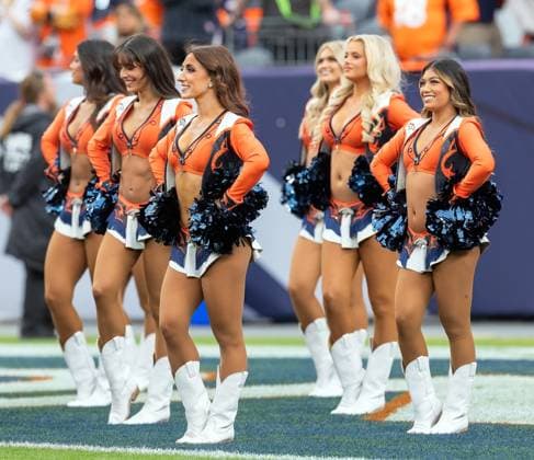 September 30, 2025, Denver, Colorado, USA: The Broncos Cheerleaders await to march on the field to entertain the crowd before the start of the 1st. Half at Empower Field at Mile High Monday night. Broncos beat the Bengals 28-3. Denver USA - ZUMAav4_ 20250930_zaf_av4_010 Copyright: xHectorxAcevedox